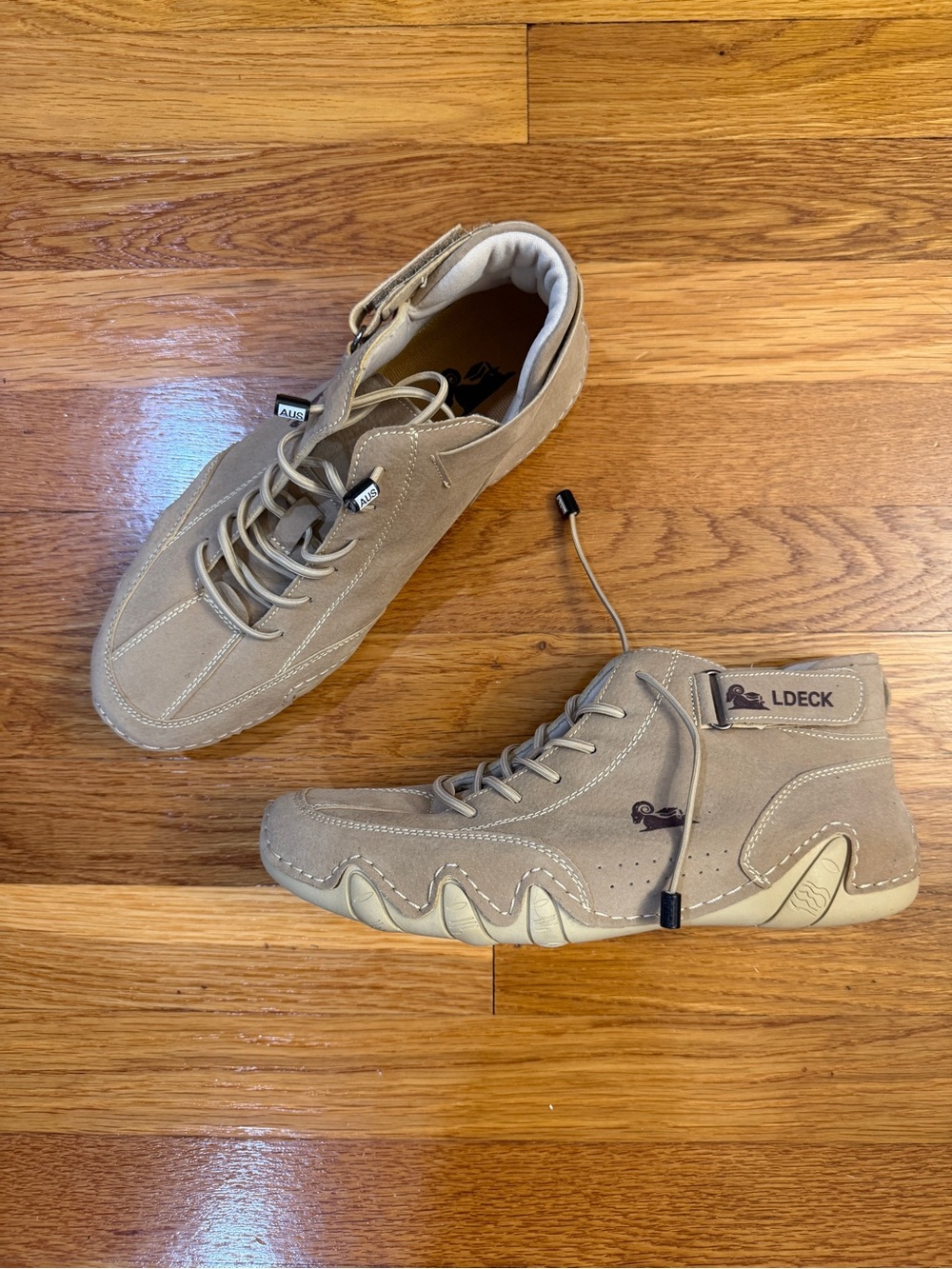 LDeck Suede high-top lace up shoes (Barefoot?) Beige EU Size 39 (Est. US W8/M6)